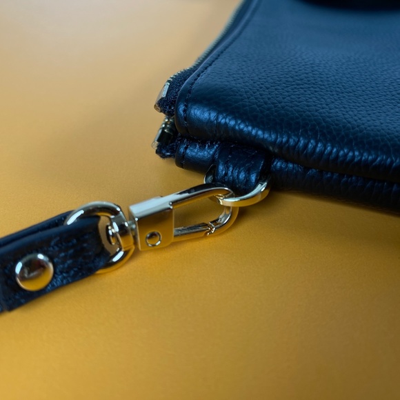 Mighty Purse by HButler - Genuine Leather Phone charging via removable battery - Picture 3 of 11